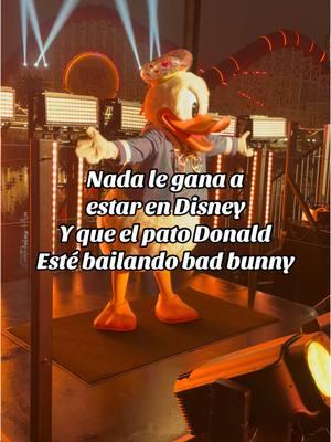 No para de bailar y la noche apenas comienza… #endisneylandia #🇲🇽 #🇲🇽🏰 #Disneylandia #patodonald #donaldduck #badbunny #titimepregunto 