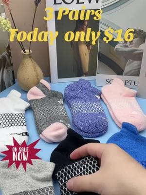 Flash sale right now! #bombas #bombassocks #reviews #creatorsearchinsights #happynewyear #sportsocks #womensocks #feelthejoy #2025 #newyear2025 #squidgame 