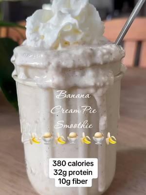 🍌🍨BANANA CREAM PIE SMOOTHIE is always a fave  🥳🍌 💛1 c milk of choice or water  💛1 T cashew or almond butter (pb works too, you can just taste it) 💛1/2 cup low fat cottage cheese (If full fat, skip the nut butter for fat balance) 💛1-2 T flaxseed, psyllium husk, or chia (optional fiber) I did 2 T husk 💛1/2 tsp vanilla extract  💛1/2-1 serving vanilla protein powder 💛1/2 or 1/3 frozen banana 💛1 c ice  💛dash of pink salt Add ingredients in order listed to the blender and blend well.  with 2 T husk 380cal/11fat/26carb/10fiber/32pro 🍑Nourishment Breakdown PROTEIN cottage cheese, powder FAT nut butter  FIBER husk/flax/chia CARB/STARCH banana  xx, Meredith🧡🍑#smoothie #macrofriendly #bloodsugar #thepeachiespoon #lowcarb #smoothierecipe 