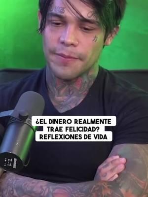 La vida nos enseña lecciones valiosas a través de las experiencias más difíciles. Este relato conmovedor resalta cómo las luchas pasadas han moldeado a una persona, llevándola a una comprensión más profunda del verdadero significado de la felicidad. A pesar de la adversidad y el sufrimiento, la madurez emocional adquirida permite ver más allá de la superficialidad del dinero. La reflexión sobre cómo el bienestar no se mide por la riqueza material, sino por las relaciones y la capacidad de ayudar a los demás, resuena con muchos. Al final, ¿realmente el dinero compra felicidad? Esta historia nos invita a cuestionar esa creencia popular y a valorar lo que verdaderamente importa en la vida. 💭✨ #ReflexionesDeVida #CrecimientoPersonal #Felicidad #MadurezEmocional #HistoriasDeVida #Superación #Dinero #ConcienciaSocial #Colombia #Inspiración