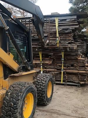 Stacking up pallets of lumber to air dry… we call them SLABSKIDS… there’s a hashtag for that—-> #slabskids yep… thanks for checking it out! #workshopatthegardens #woodmizer #timbershop #lifeinthelogyard #sawmill #homesawnlumber 