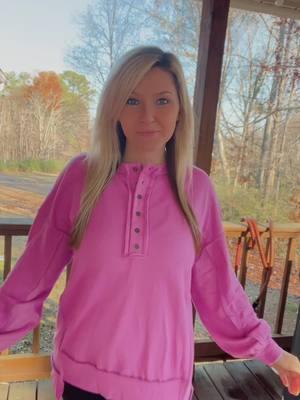 If you don’t have this in your closet you’re doing it wrong!!This oversized sweatshirt is soooo good! This is in the color purple. I bought my normal size! It’s soooo comfy, I want all the colors🤩 #oversizedsweater #purple #evaless 