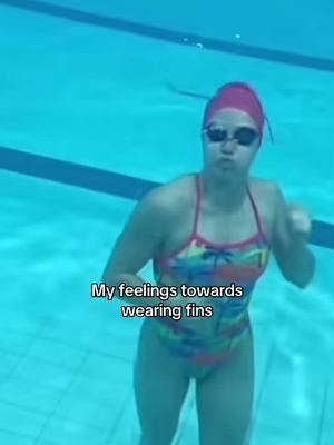 New Years Resolution = Use fins more😄 📸: @🧘🏻‍♀️🎧 #swimmercheck #swimmerthings #swimmerproblems #swimmerlife 