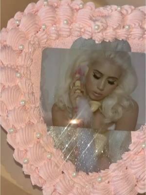 Por Vida cake💝🎂🫧 I’m in love🥹 #kaliuchis #porvida #cake #newyears #kali #colombiatiktok #fyp@Kali Uchis 