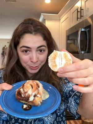 happy new year from me & my cinnamon roll/sumo/salted honey iced double shot🐝🍯🧂❄️☕️🍊🌀 #icedcoffeeathome #icedcoffee #icedcoffeetiktok #cinnamonroll #newyears #newyearsday #breakfastvlog #icedespresso #saltedicedcoffee #sumo #sumocitrus 