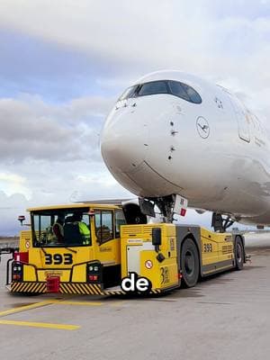 ¿Te imaginas que este vehículo valga más que un Rolls-Royce? #documental #ingeniería #vehículo #avión #aeropuerto