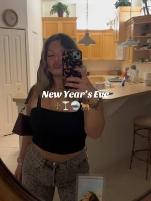 Cheers to 2025! 🐆🍾🍸🪩🫒 #nye #newyearseve #Vlog #recap #spendthenightwithme #martini #fyp #foru #cheers #cheersitsautumn #floridalife 