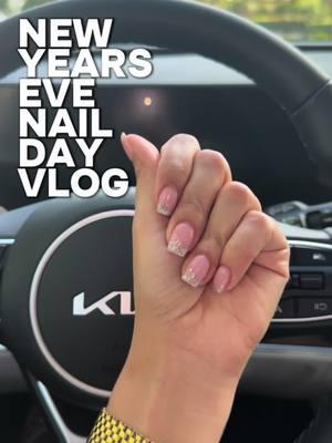 NEW YEARS EVE NAIL VLOG | never cheat on your nail tech, my nails look perfecttttt ✨✨ #naildaywithme #naildayvlog #newyearseve #minidailyvlog #comewithmetogetmynailsdone #newyearsevenails #glitternails 