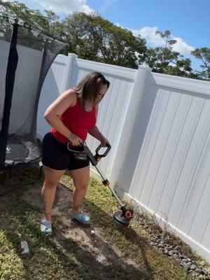 Yard work! #40overclub #foryoupage #fyp #40andoverclub #singlelife #40doingatiktok #positivity #viraltiktok #floridalife #peace 