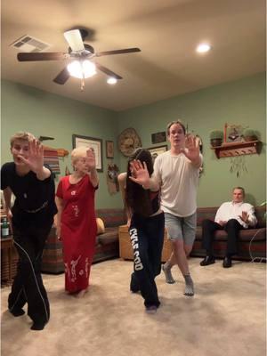 my sister, dad, grandma, and grandpa is a lethal combo #family #dance #hoodiefamdancechallenge #khongsaoca #fypシ #viral #foryou 