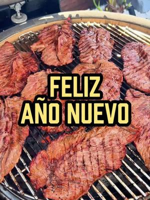 Feliz Año Nuevo🍾🔥 Mándale Este Video A Tu Compa Que Todavía Te Debe Una Carnita Asada !!! #carneasada #añonuevo #happynewyear #2025 #lacarnitaasada #lacarnita #asada #asmr #mukbang #lacarniceriameatmarket #meatmarket #steaktok #steaktiktok #carnivore #carnivorediet 