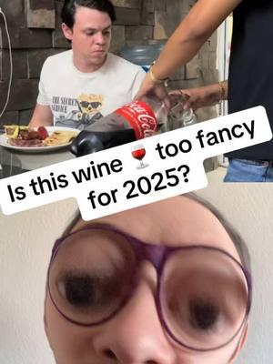 #duet with @Animass._ #wine #drinktok #foodtasting #foodietiktok #funnyfood #foodiesoftiktok #tiktokfood #2025 #humorviral #viralcontent #hilarious #memesdaily #funnymoments #restaurantlife #cocacola #deadpan #absurd 