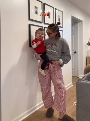 ITS GAME DAY OHIO!!!!! ❤️🏈🌰✨ #buckeyesfootball #ohiostate #ohiostatefootball #mom #OOTD #postpartumoutfit 