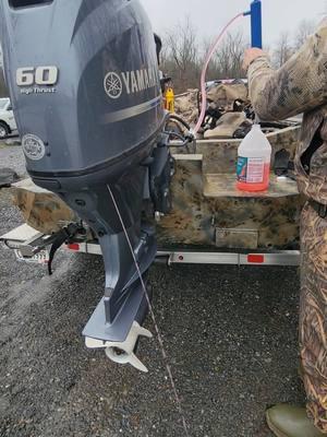 very cold nights ahead w cold storage. no frozen spitter on my watch. #boat #excel #yamaha #duckboat #antifreeze #outboard #freezeframe 