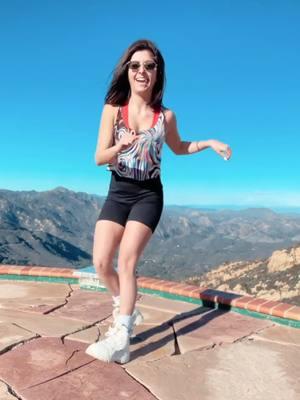 Bring the joy of iEDM wherever you go ⛰🙌👟 Feat: @footwork_by_phoebs #shuffledance #shufflechallenge #ravetok