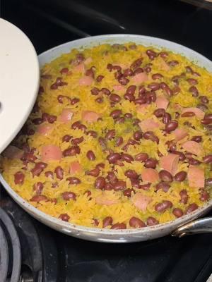 Arroz con habichuelas & weenies my way😋  #rice #arroz #arrozconhabichuelas #cooking #DinnerIdeas 