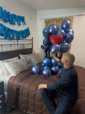 Feliz cumpleaños al amor de mi vida!! La vida me premió con este hombre… le pido a Dios que me lo bendiga siempre y lo llene de salud prosperidad abundancia y amor. #monchisballoons #newyearsbaby 