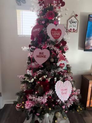 #valentinestree #byechristmastree #valentines #ValentinesDay 