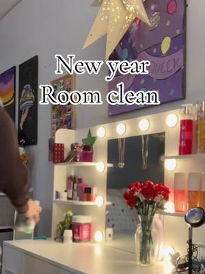 Clean room for the new year 🤍 #newyear #newyearnewme #fypシ #fyp #colorguard #teenroom #roomclean #roomcleaning 