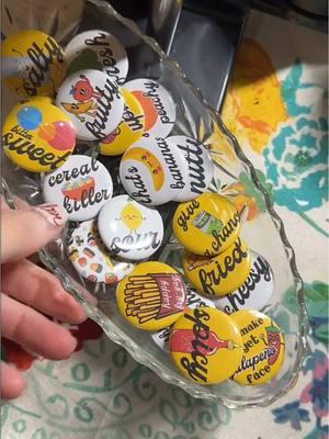 Make some food inspired buttons with me. #buttonmaker #foodbuttons #quirkybuttons #vevorbuttonmachine #vevorbuttonmaker #thecraftygrrl 