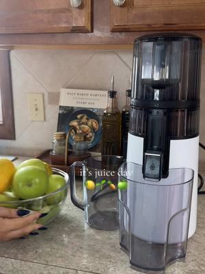 juice day = best day 🌱 #juicer #greenjuice #huromjuicer #juicing 