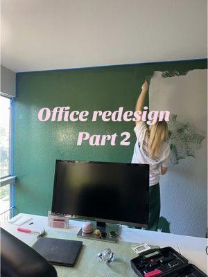 Replying to @Kaytlynn Briann the finished results of the green wall! #officedesign #officeinspo #homeoffice 