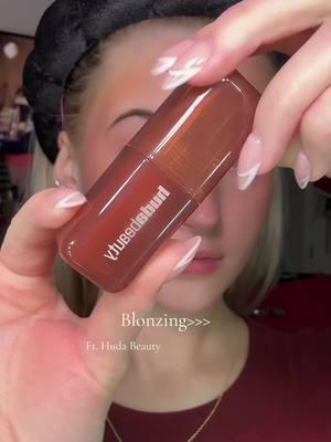 Blonzing>>>  Aka Blushy Bronzer! @Huda Beauty Blush Filter in “Latte”☕️ @hudabeautyshop #hudabeauty #hudabeautyshop #hudabeautyblushfilter #liquidblushes #blonzing #blonzer 