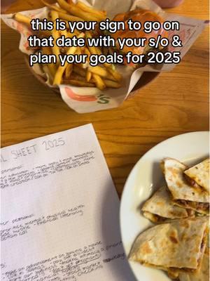 chilis gift card for the win here #chillis #Relationship #2025 #newyear #goals #goalplanning #tiktokcouple #datenight #datenightideas #newyearsresolution 