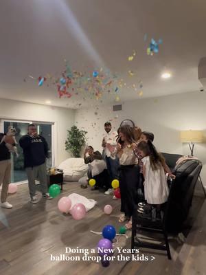 🥹❤️ One of the best traditions we’ve ever started #happynewyear #happynewyears #newyear ##newyearseve #countdown #newyearcountdown #balloondrop #momcontent #momcontentcreator #wholesomemomcontent #creatorsearchinsights 