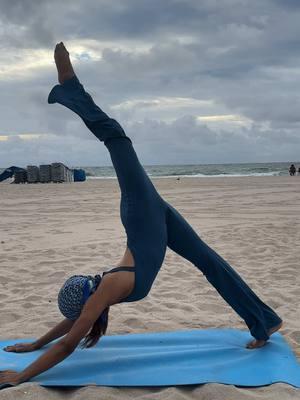 Kicking off the year with intention 🌊✨ Yoga isn’t just movement; it’s mindfulness, alignment, and showing up for yourself. Here’s to flowing into 2025 with strength, peace, and grace. What’s one thing you’re committing to this year?🧘🏾‍♀️💫  #NewYearNewEnergy #YogaOnTheBeach #MindBodySoul