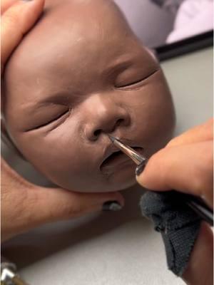 Happy New Year friends!! Spending today working on sculpting this little Asian milk drunk baby girl. Wishing you all a year of health and happiness! 🥳🎉🎉 #siliconebaby #babydoll #realisticbaby #reborndoll #娃娃 #foryoupage #ベビードール 