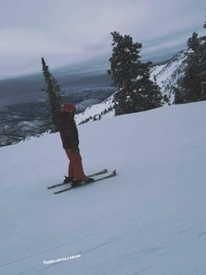 Couple cold laps on New Year’s Day to start the year off right #dadlife #girldad #powmow #utah #powdermountain @PowderMountain 