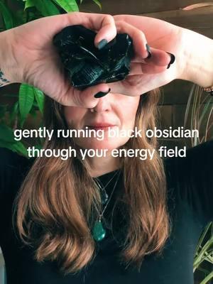 🖤 #blackobsidian #grounding #protection #energywork #energysession #energyhealing #Love #light #guidedhandshealing 