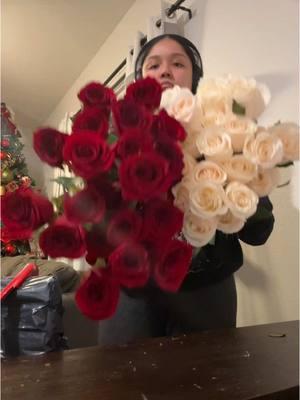 My vendor only had these 100cm red roses available. Cant wait to use these for big ass ramos 🤩 #lasrosasdejenny #fyp #ramosbuchones #flowerarrangements #ramobuchon #bouquets 