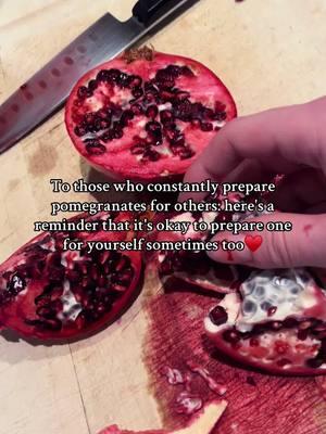 Don't forget to show the same love you show other people to yourself!! You deserve the world and it's okay to give it to yourself sometimes♥️ #pomegranates #pomegranate #orange #orangepeeltheory #Love #selflove #SelfCare #fyp #foryou 