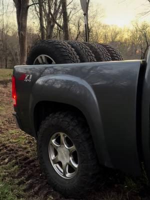 Luh dig rig 🌾 #mudtire #bubba #renagades #squattedtruck 