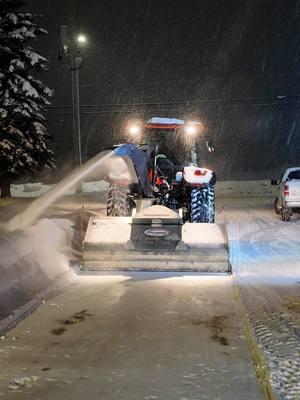 Another brand new M5-111! 🚜 #snowremoval#snowremovalservices#snowblowing#snowplowing#snowbusiness#tractor#winterbusiness#entrepreneur#kubota#johndeere#businessowner#canada#youtubers#snowseason#christmas#winterseason#snowevent#snowtractor#snowremovalbusiness