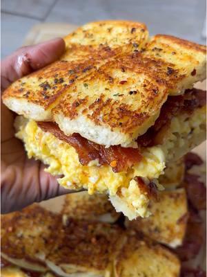 Bacon, Egg , and Cheese Sliders!! #tasty #toptags #instagood #mealsbydesha #Foodie #food #fypage #reels #Recipe #EasyRecipes #goodeats #bacon #eggs #sliders #foodtiktok 