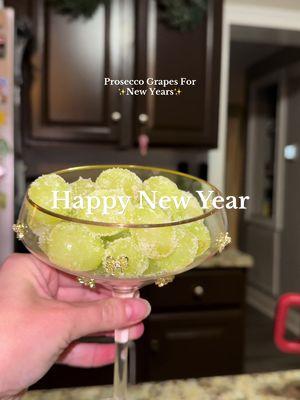 ✨Happy New Year✨  #happynewyear #newyear #prosecco #proseccotime #newyearseve #newyearsday #2025 #12grapssnewyearseve #12grapes #goodbye2024 #hello2025 #goodluck #wishes 