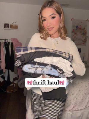 Thrift haul 🎀 #thrift #thtiftstore #thrifthaul #thrifted #thriftedfashion #thriftedfinds #thriftedoutfits #clothinghaul #hauls #outfitsinspo #outfitideas #outfits #chic #fashion #thrifting 