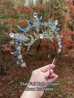 🌌Featuring the Star Fall Halo Crown from my newest collection Slowburn. Now available🌌 #nightcourt #starfall #starfallball #halocrown #crystalcrown #crown #crowns #crownmaker #feyrearcheron #rhysandandfeyre #acotar #acotartok 