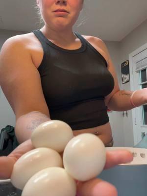 How to peel a egg perfectly almost every time, it’s so simple.  #eggs #boiledeggs #peelaegg #perfectegg #simple #cooking 