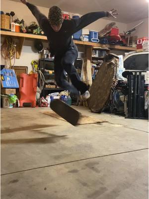 tre was sooooooooooo😩😩😩 #treflip #skate #heelflip 