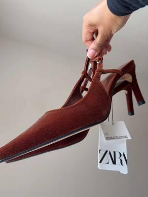 loveeee is an understatement. @ZARA  #zaraheels #zarasale #zara #velvetheels #zarafinds #fashionfinds #brownheels #asmr #unboxingasmr 