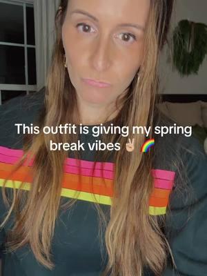 This also comes in blue, pink and beige!!! BTW….Why did it take me 1.5 hours over the course of 3 days to learn this dance 🤣 #outfitinspo #MomsofTikTok #springbreak #feelingold #filtershelp #TikTokShop #creatorsearchinsights #microinfluencer #over40 