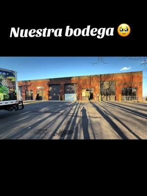 @Angel Velasquez El 11 de Enero del 2021 nacio la tiendita de Luly con muchos sueños por cumplir , entre ellos el tener una bodega propia donde podriamos expandirnos y crecer sin limites , soy de las personas q piensa q no hay mejor manera de montar un negocio que pasito a pasito , porque el q quiere volar antes de caminar en los dientes se llega a dar 🙃 conozco muchos sopilotes asi y de esas cosas se aprende , nosotros en el camino recibimos muchas criticas de personas que an comenzado camino despues de nosotros , pero siempre les digo todo a su tiempo mas vale tarde pero bueno , q rapido pero malo , nuestro tiempo llego y con un poder enorme porque no solo tengo bodega , tambien oficinas y salas de recepción q son MIAS no compartidas técnicamente tenemos dos bodegas en una 😭 justo lo q le pedimos a papito Dios y lo mejor de todo q solo es de mi esposo y mia 💪🏼 fue dificil porque lograr q te den una de estas dobles no es facil pero eso es lo bueno de reportar con el IRS tus impuestos cabales , te abre puertas para que puedas seguir creciendo y mire que tenes una empresa prospera , gracias a todos los que nos an apoyado en el camino a mis clientes q son los que nos mantienen aqui , ya tenemos la clientela , tenemos producto de calidad , un gran equipo un excelente precio de envio , ya solo nos faltaba el espacio para agilizar los envios y la meta q traemos es convertir el tiempo de espera en 3 dias maximo si Dios permite 🫶🏼 #latienditadeluly #desdepasaquina 