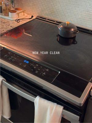 Had to make sure my kitchen was nice & clean before I celebrated the New Year!! 🥳🧼🧽 @Weiman #weiman #ad 