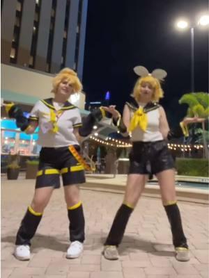 #KAGAMINETWINS len: @squirrel<3 happy new year!! #kagaminerin #kagaminerincosplay #rinkagaminevocaloid #rinkagaminevocaloid #rin #rincosplay #rinandlen #lenkagamine #lenkagaminecosplay #lenkagaminevocaloid #vocaloid #vocaloidcosplay #cosplay #cosplayer #cosplaygirl 