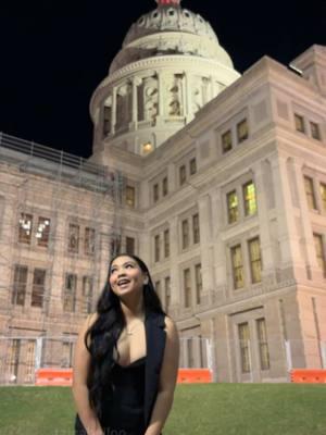 ¿Cuál es el artista de fondo en el video? 🙈 GRWM para tomarme fotos en el Capitolio de Texas 🙈🩷 #texas #texascapitol #capitoliodetexas #usa🇺🇸 #vidausa🇺🇲 #aupairmexicana #dallastx #austintx #estadosunidos #grwmusa #grwmlatinaenusa #latinaenusa #latinaenusa 