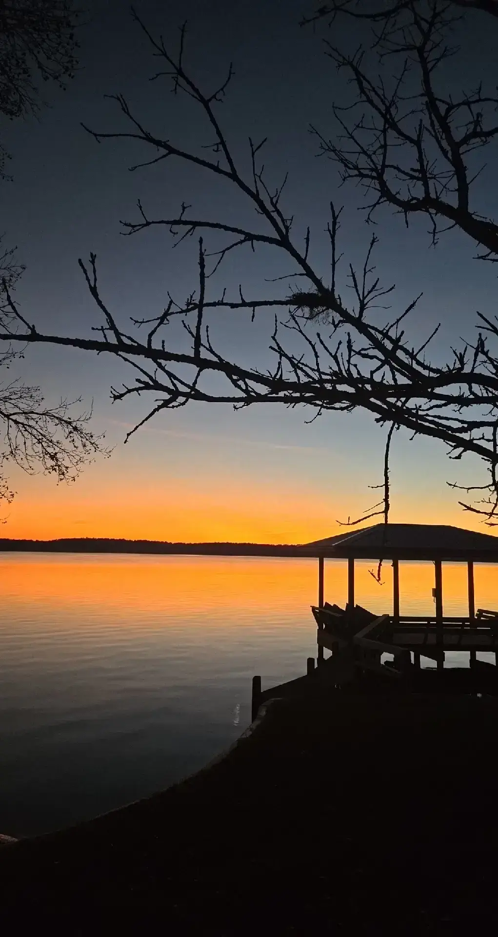 Simply Stunning #goodnightfriends #2025 #amazingsunset #grateful #texashouse #texaslake #texaslakes #texaslakehouse #beautiful #amazingevening #sunset #sunsetlover  #goodnight #fyp #foryou #foryoupage #texascheck #texas #Blessed #homefortheholidays #mommashouse #homewithmomma 